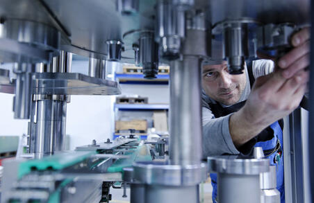 Máquinas cerradoras de latas